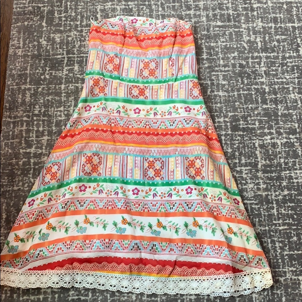 Vintage strapless A-line dress with the lace trim